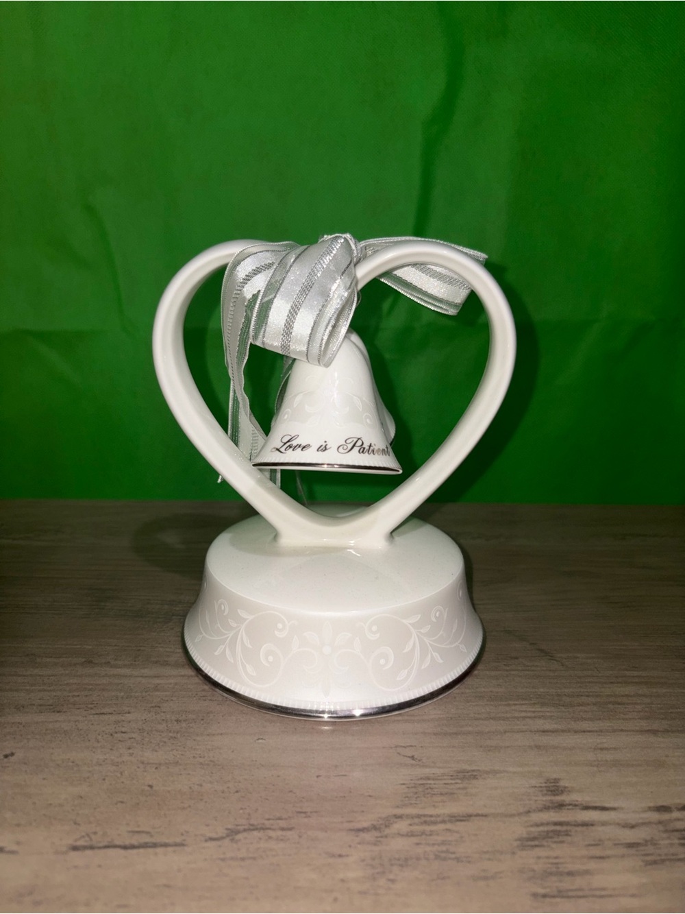 🆕💜 White Heart Bell Tabletop Ornament - Elegant Wedding Favor